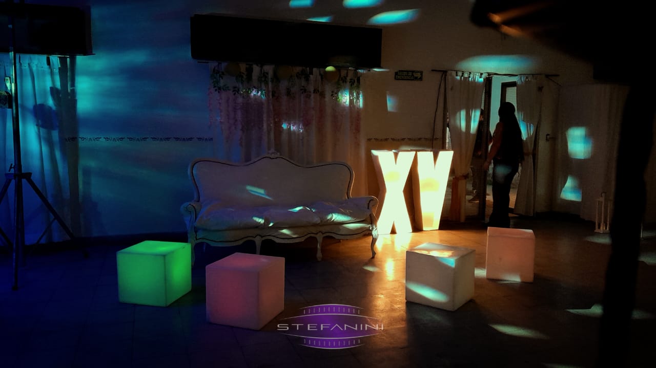 Nombres en Cursiva Luminoso